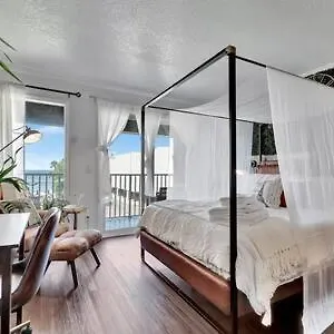  Holiday home The Hemingway Subtropical Luxury On The Bay